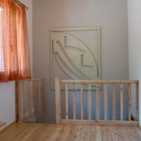 τhemis House